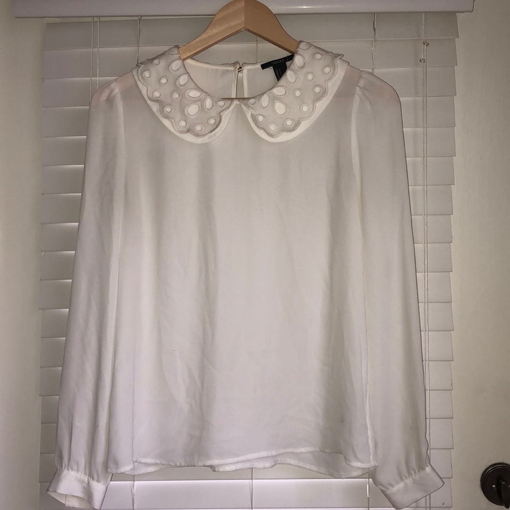 White fun collared long sleeve blouse